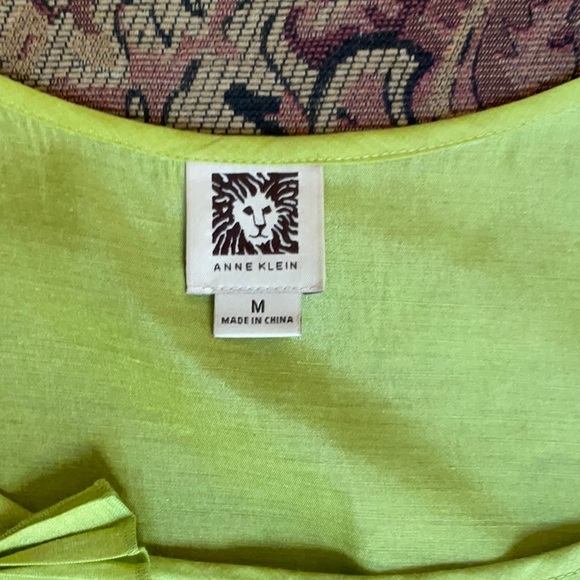 Top - Picture 2 of 4